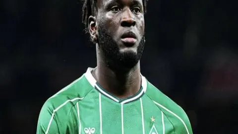 国乒大胜法国队，混团世界杯首战告捷，人民日报客户端报道八连冠新篇章